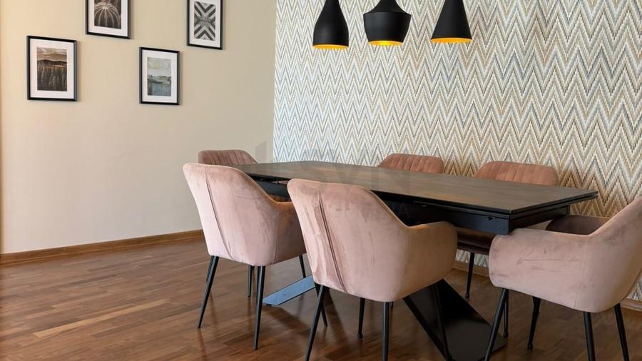 Apartament cu 3 camere semidecomandat, mobilat în Iancu Nicolae