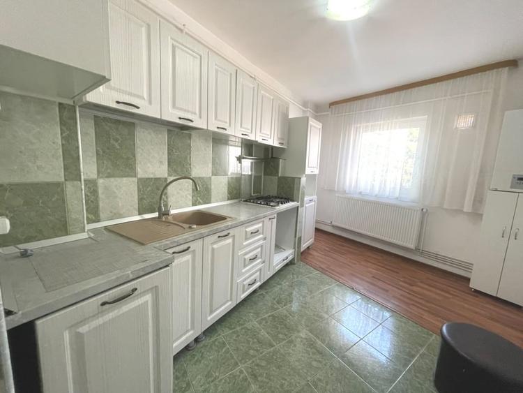 Apartament cu 2 camere decomandat, mobilat în Cetate