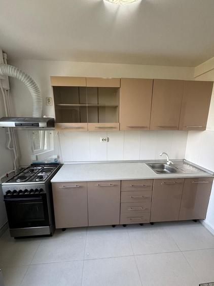 Apartament cu 4 camere în Alexandriei