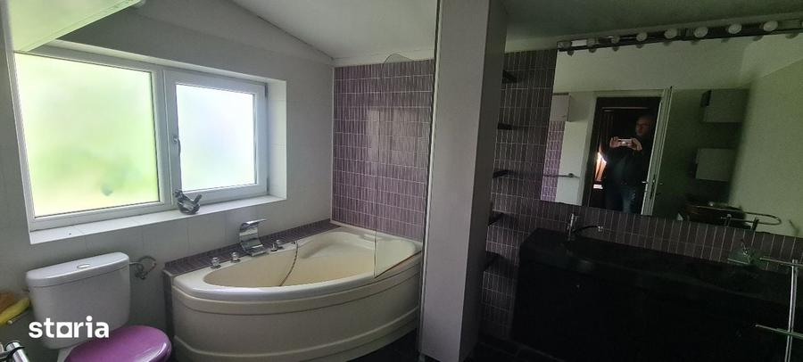 Casă cu 5 camere cu Teren 2500 Mp în Ghercești