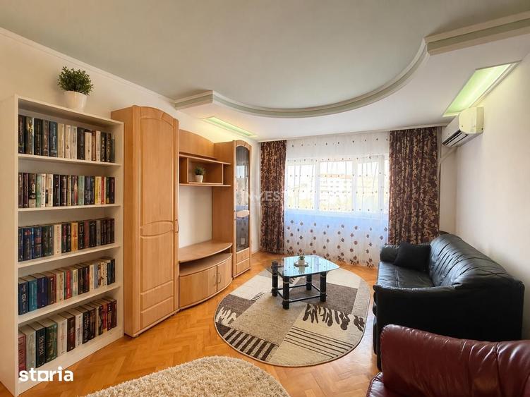 Apartament cu 3 camere decomandat în Nicolina