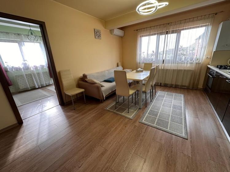 Apartament cu 3 camere semidecomandat, mobilat în Florești