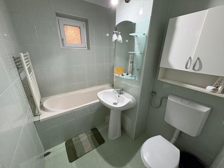 Apartament cu 2 camere decomandat în Sub Arini