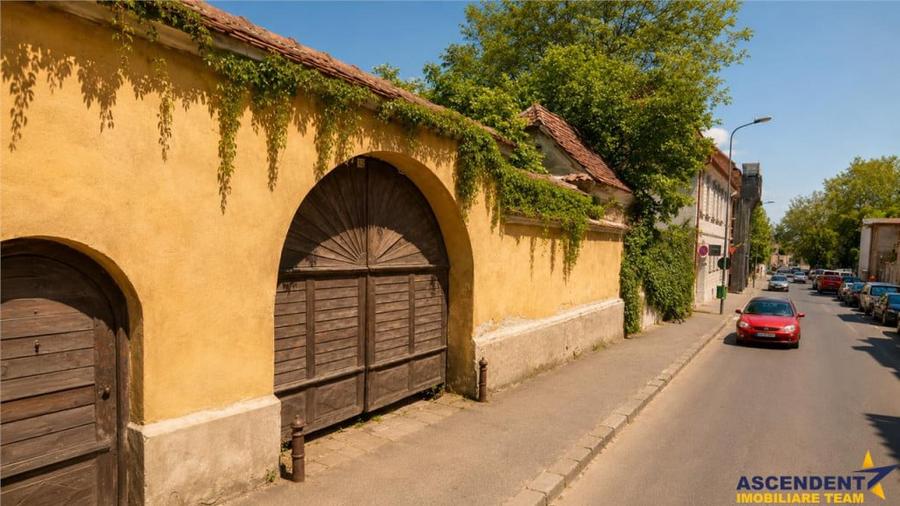 Casă cu 3 camere cu Teren 185 Mp în Centrul Istoric
