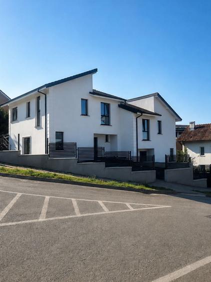 Casă cu 4 camere cu Teren 314 Mp în Central