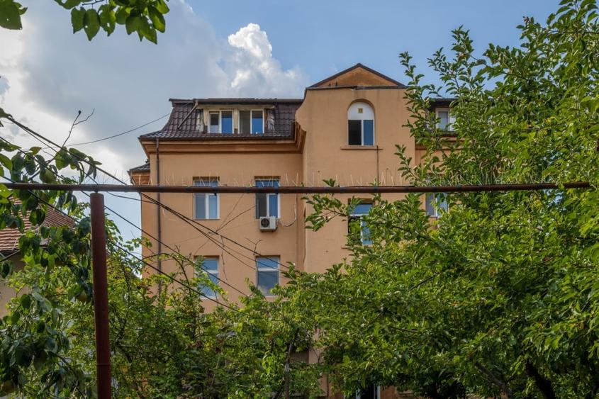 Apartament cu 3 camere semidecomandat în Eminescu