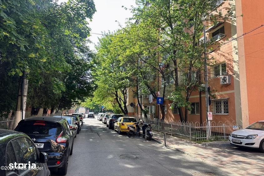 Apartament cu 3 camere, mobilat în Vitan