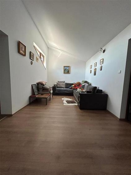 Casă individuală cu 5 camere cu Canalizare în Lacu Sărat