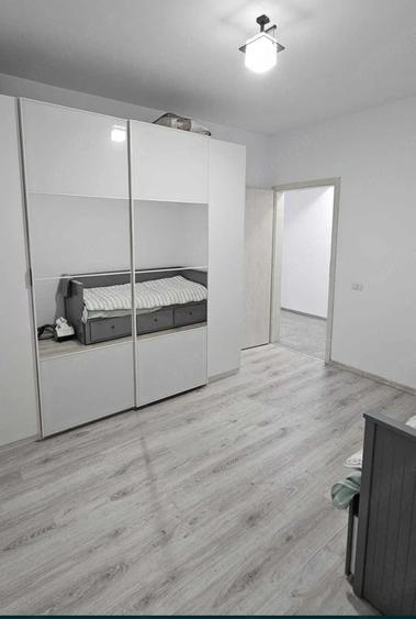 Apartament cu 3 camere decomandat în Dobroești