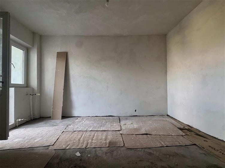 Apartament cu 3 camere decomandat în Aeroport