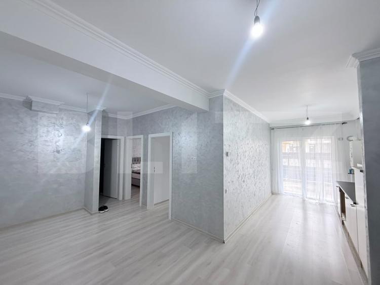 Apartament cu 3 camere semidecomandat, mobilat în Florești