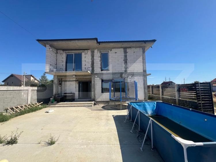 Casă individuală cu 5 camere cu Canalizare în Malu Mare