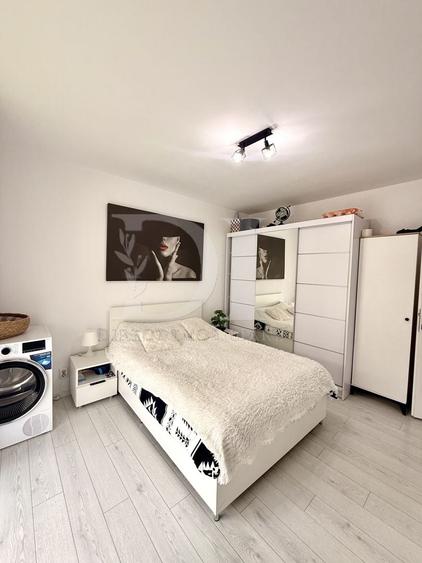 Apartament cu 3 camere semidecomandat, mobilat în Florești
