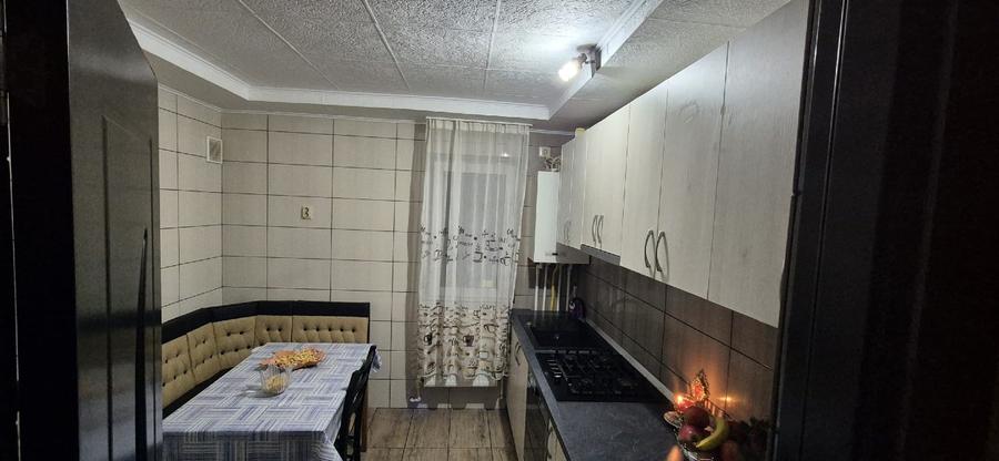 Apartament cu 3 camere decomandat în George Enescu