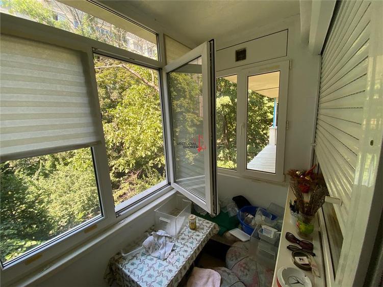 Apartament cu 3 camere semidecomandat în Vatra Luminoasă