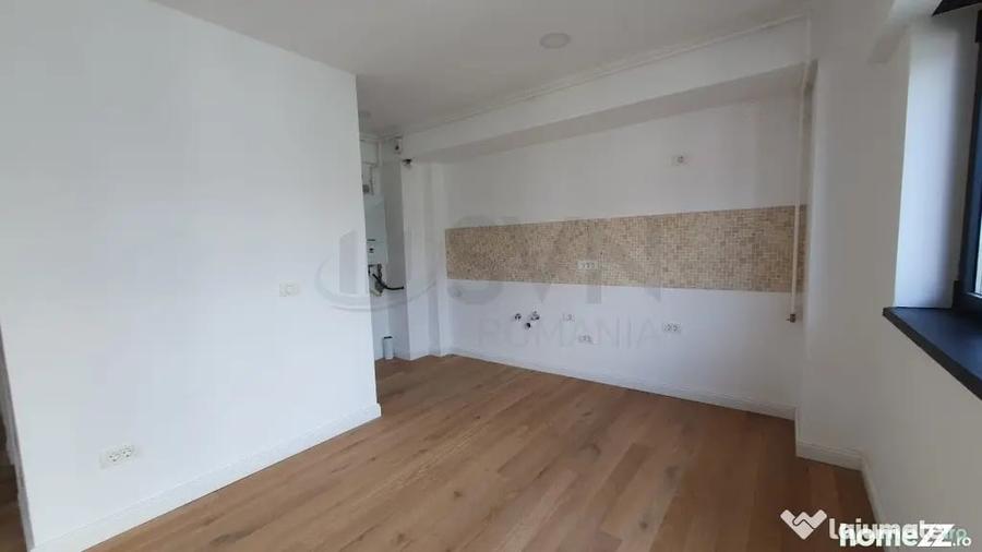 Apartament cu 3 camere decomandat în Polonă