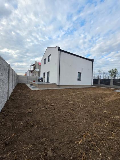 Casă individuală cu 5 camere cu Teren 330 Mp în Berceni