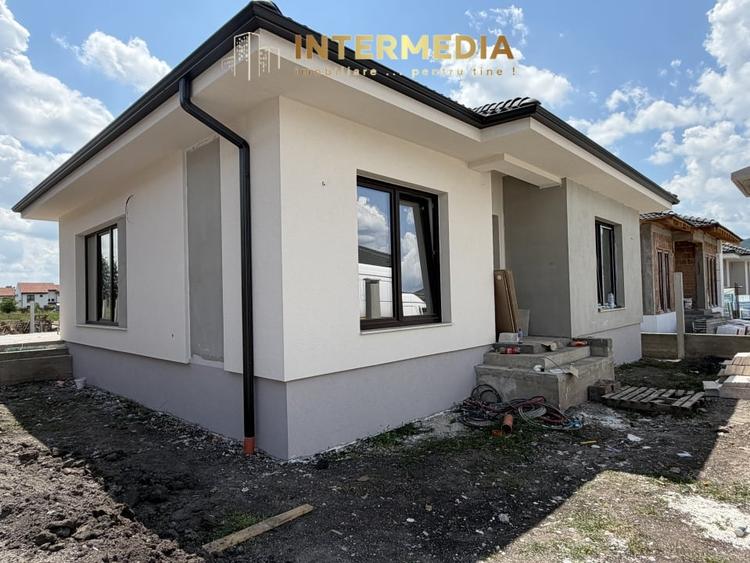 Casă individuală cu 4 camere cu Canalizare în Cetate