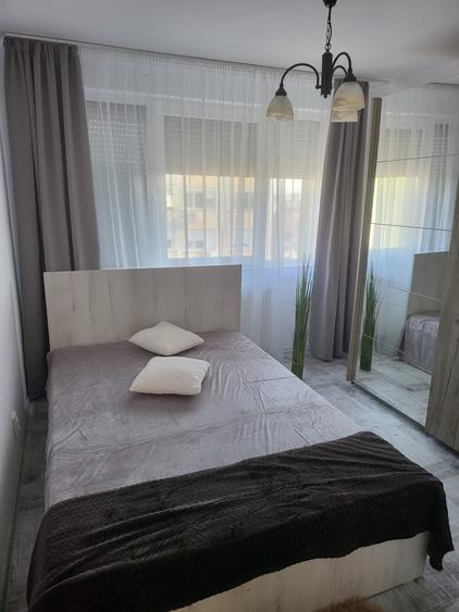 Apartament cu 4 camere semidecomandat în Dacia