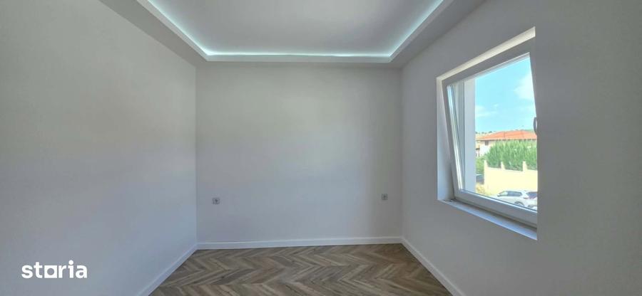Casă cu 3 camere semidecomandat cu Teren 430 Mp în Paleu