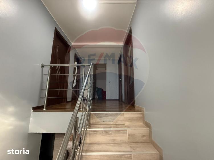 Casă cu 5 camere cu Teren 336 Mp în Șimnicu de Sus