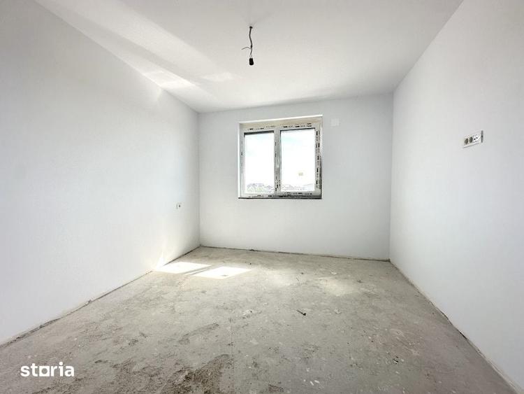 Casă cu 5 camere cu Teren 363 Mp în Plopi