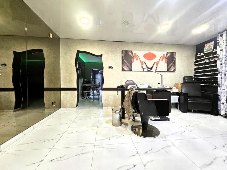 Spațiu comercial, de 93.830001831055 mp, în Vitan Mall