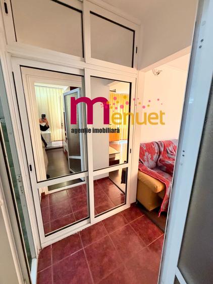 Apartament cu 2 camere semidecomandat în Piața Veche