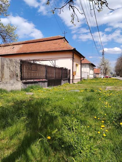 Casă cu 5 camere cu Teren 830 Mp în Central