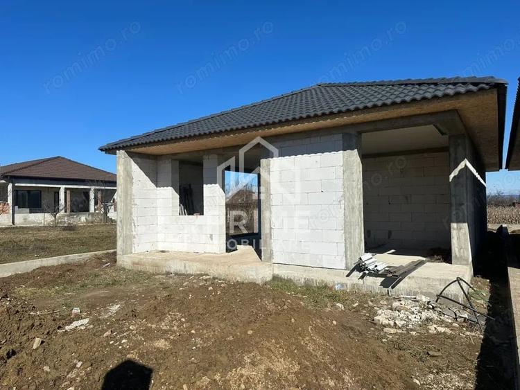 Casă cu Teren 200 Mp în Teiu