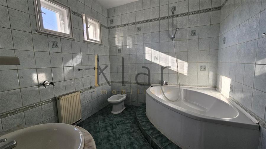 Casă individuală cu 10 camere cu Canalizare în Zorilor