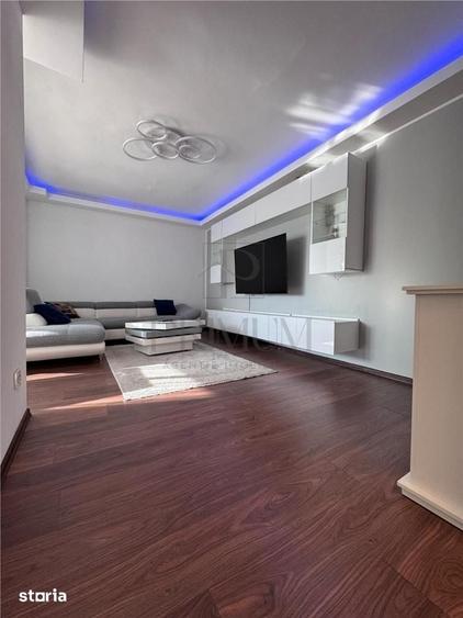 Apartament cu 5 camere decomandat în Lunei