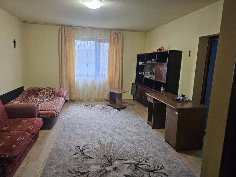 Casă individuală cu 4 camere cu Teren 2500 Mp în Vărzarii de Jos