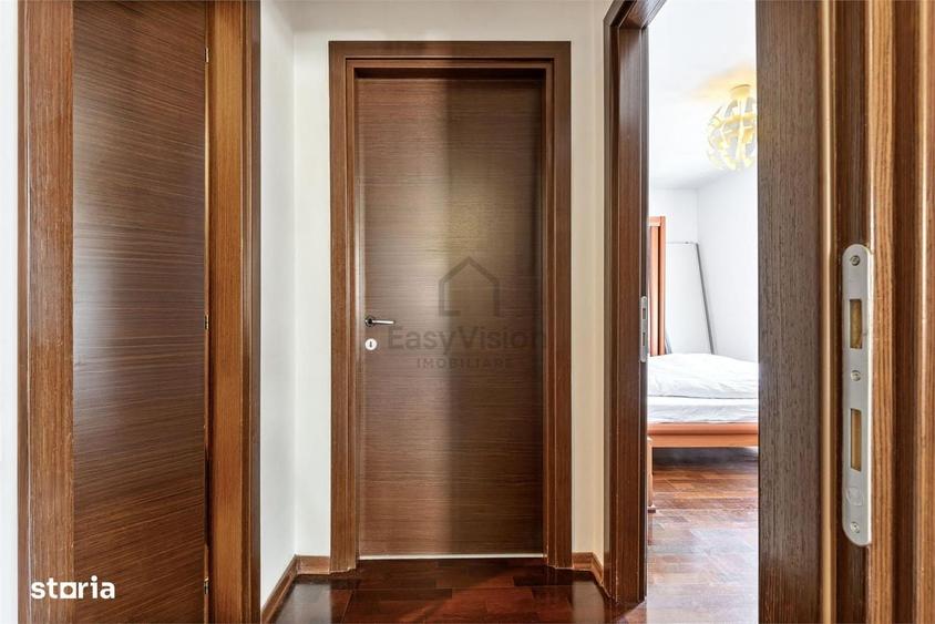 Apartament cu 3 camere semidecomandat în Victoriei