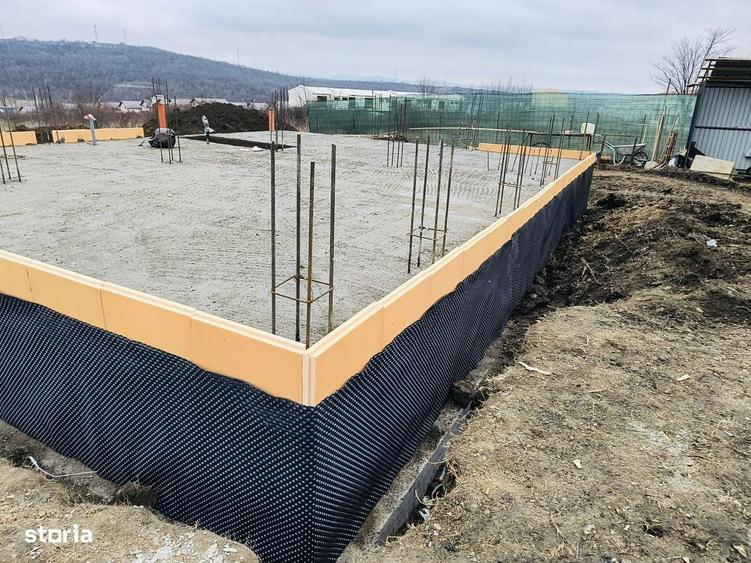 Casă cu 4 camere în Valea Adâncă