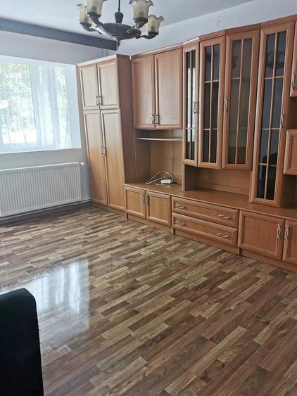 Apartament cu 3 camere semidecomandat în Dacia