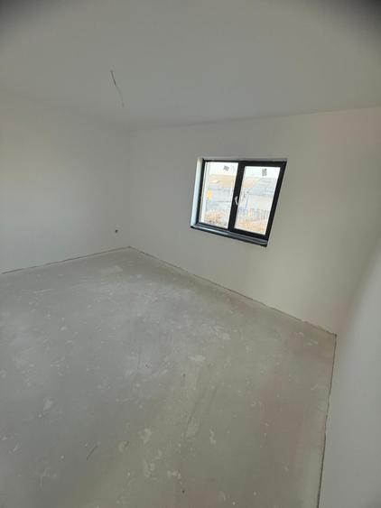 Apartament cu 5 camere decomandat în Bragadiru