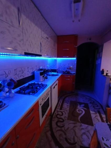 Apartament cu 3 camere decomandat, mobilat în Florești