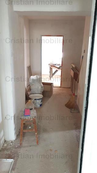Apartament cu 4 camere decomandat în Apollo
