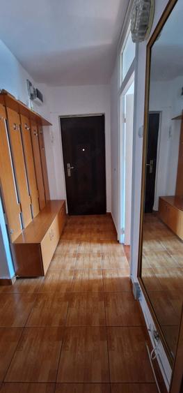 Apartament cu 4 camere decomandat în Calea București