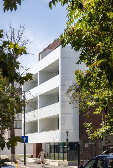Apartament cu 4 camere decomandat, mobilat în Dorobanți