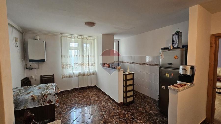 Apartament cu 3 camere decomandat, mobilat în Calea Romanului