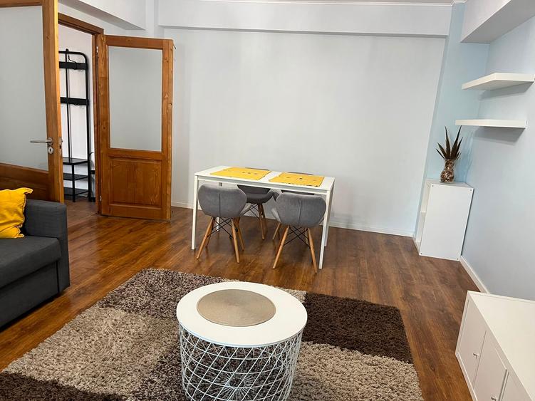 Apartament cu 2 camere decomandat în Central