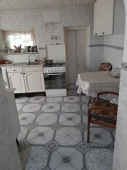 Casă individuală cu 5 camere cu Canalizare în Central