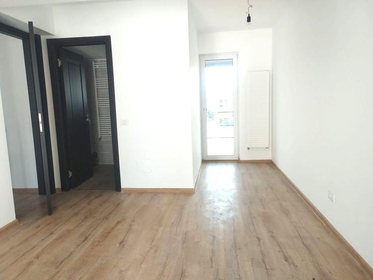 Duplex cu 4 camere cu Canalizare în Sud-Est