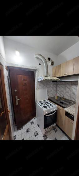 Garsonieră decomandată în Far
