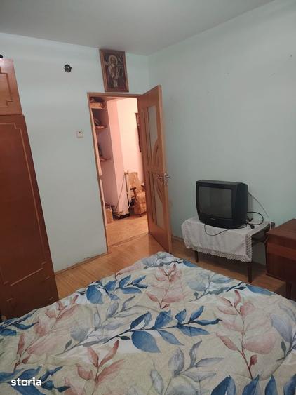 Apartament cu 3 camere decomandat în Cornișa