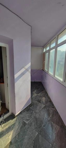 Apartament cu 3 camere decomandat în Filiași