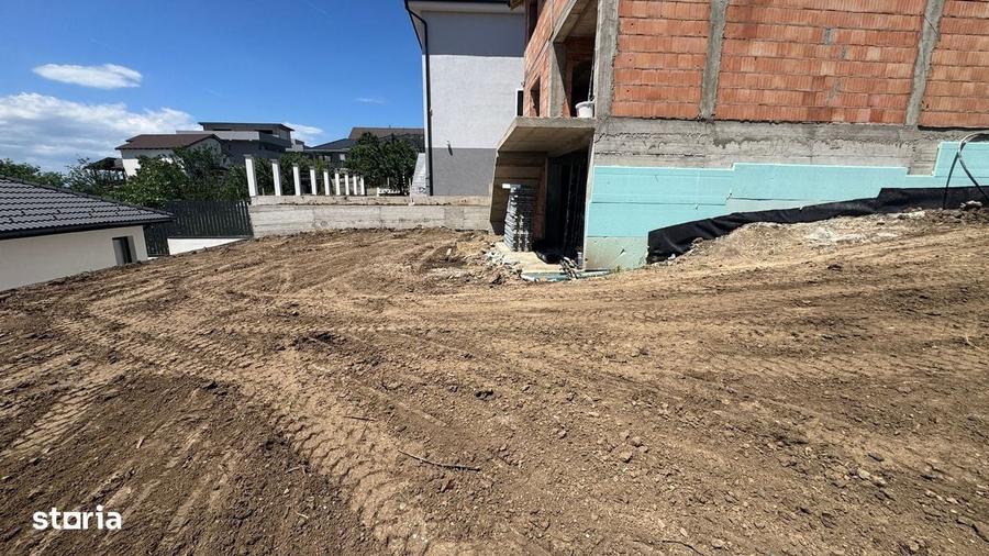 Casă cu 4 camere în Șura Mare