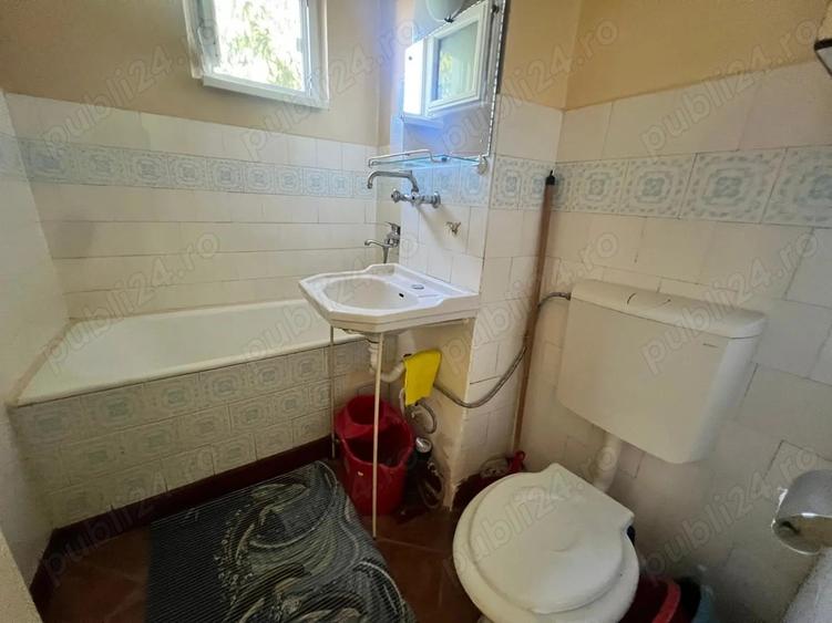 Apartament cu 3 camere semidecomandat în Dâmbu Pietros